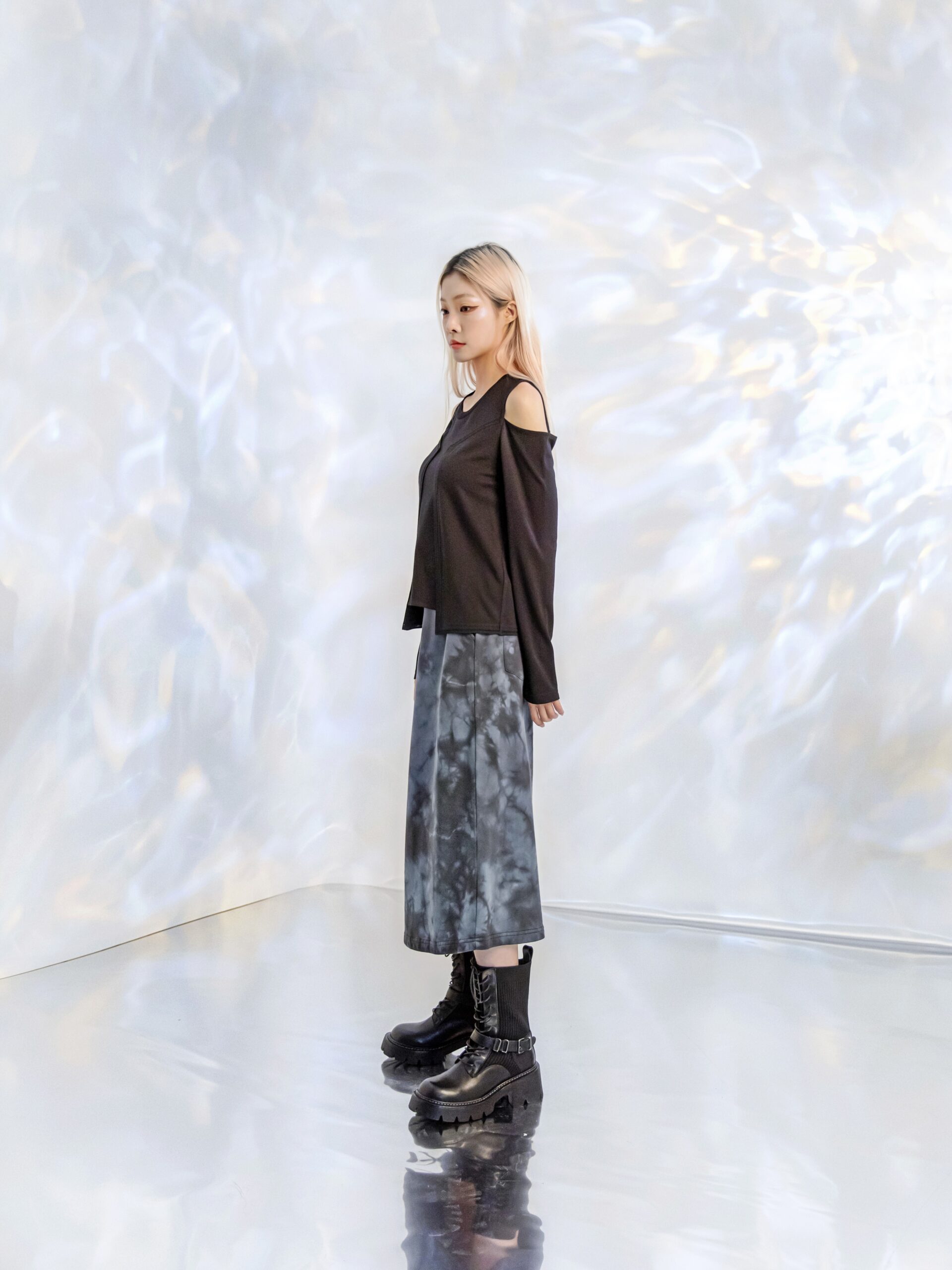 Cut-out shoulder top - Image 4