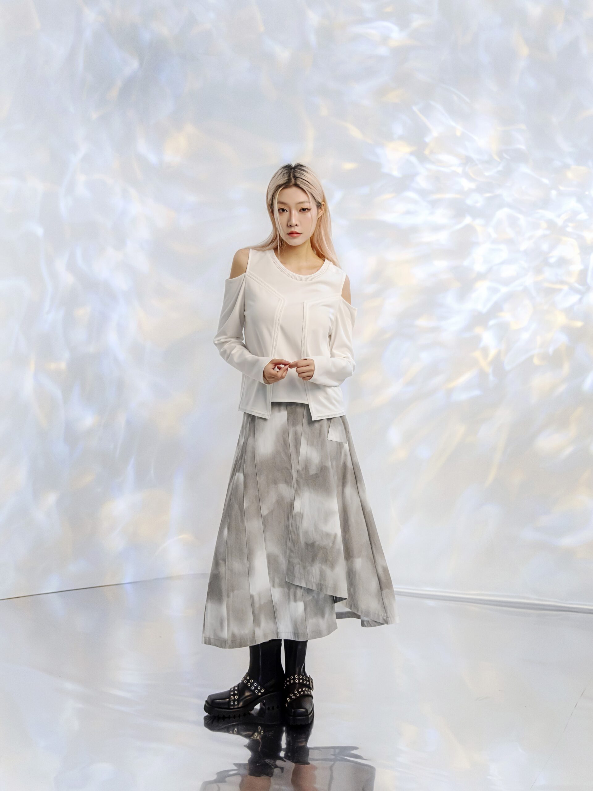 Cut-out shoulder top - Image 11