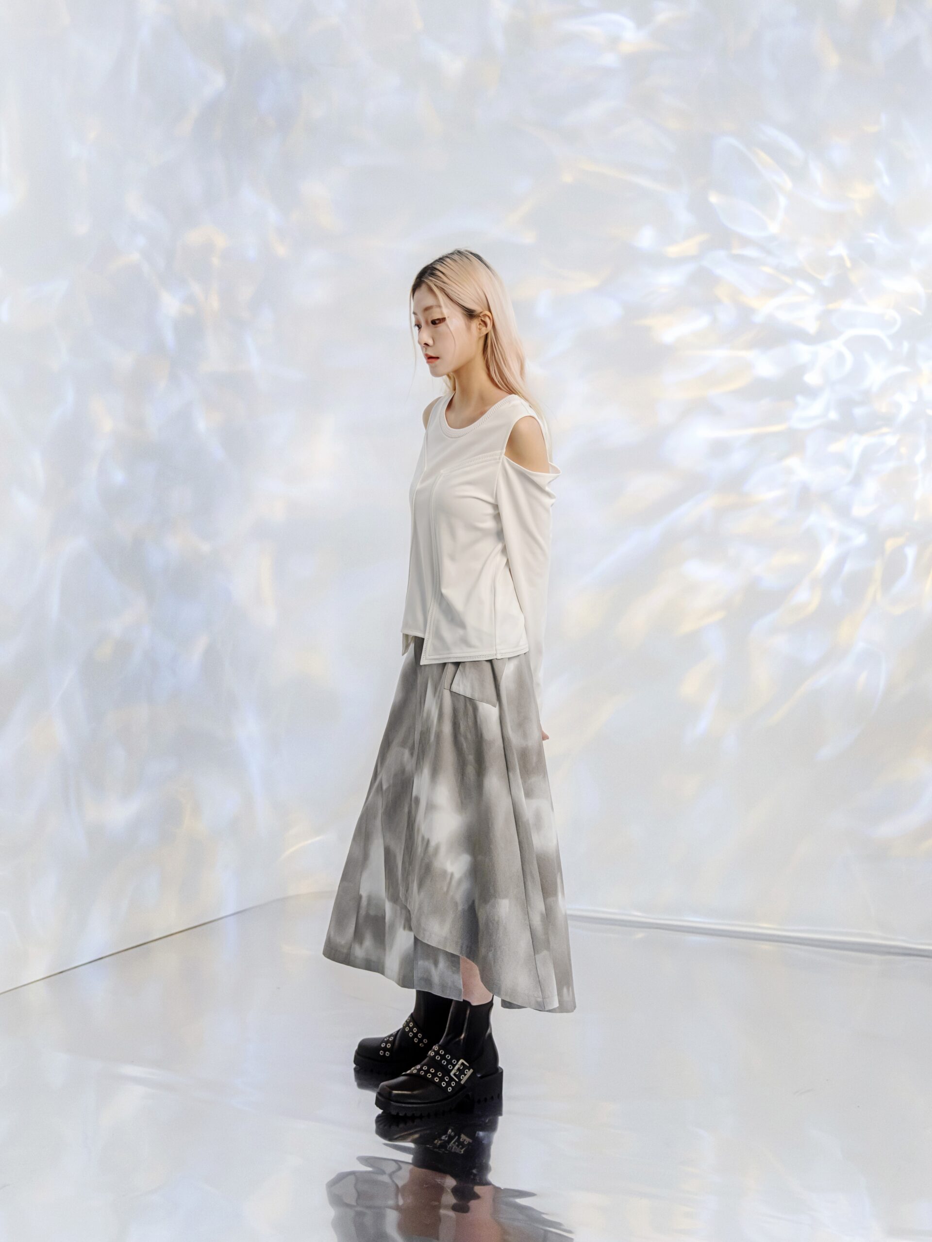 Cut-out shoulder top - Image 14