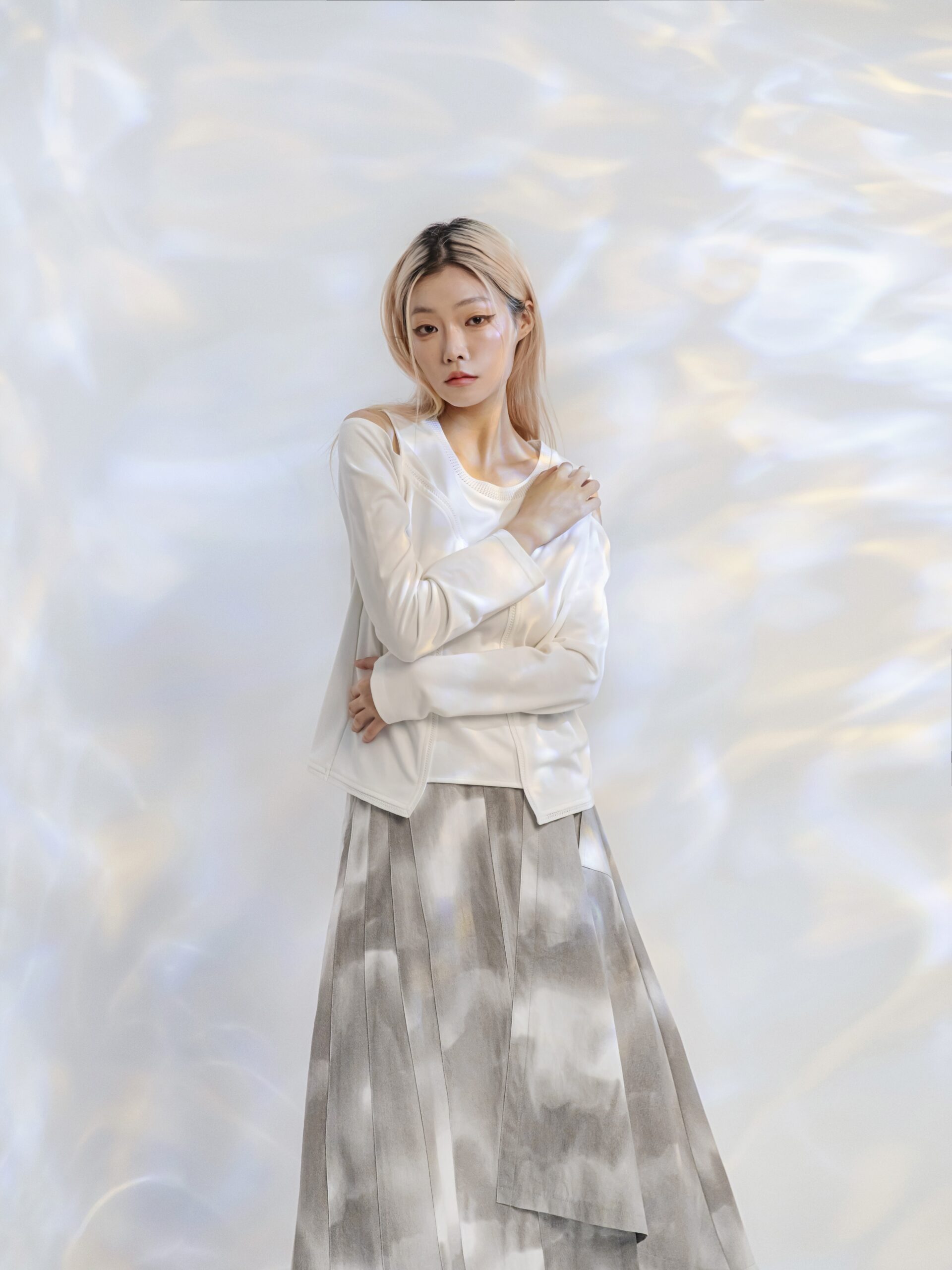 Cut-out shoulder top - Image 10
