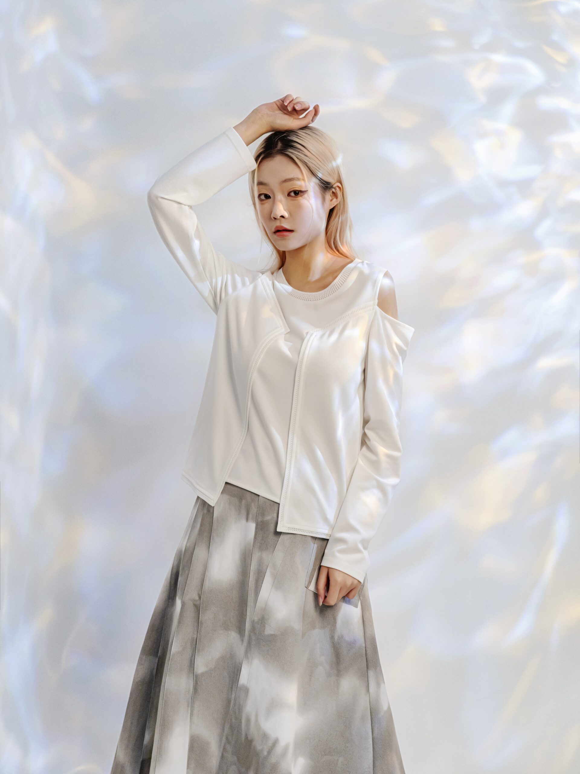 Cut-out shoulder top - Image 12