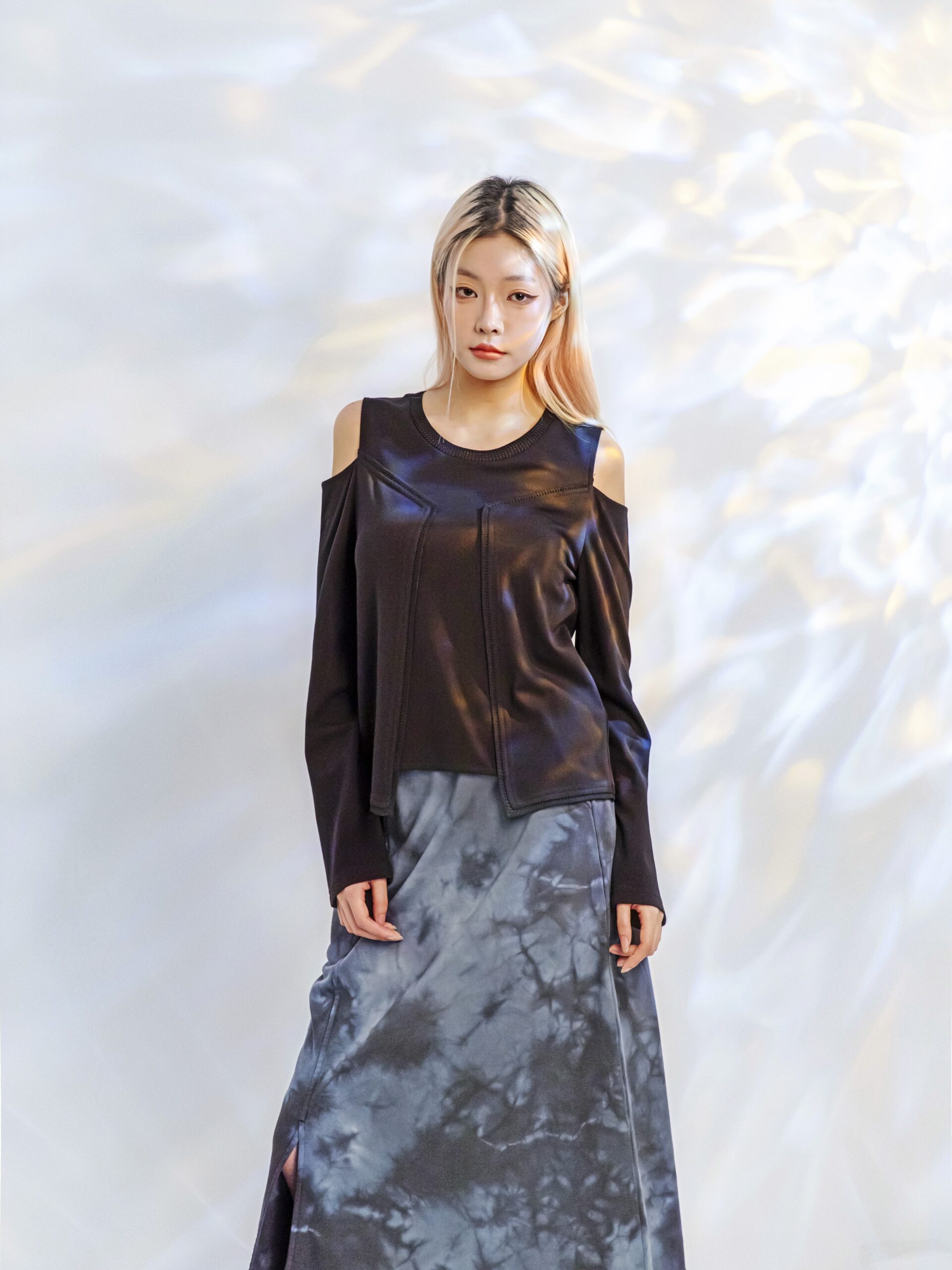 Cut-out shoulder top - Image 9