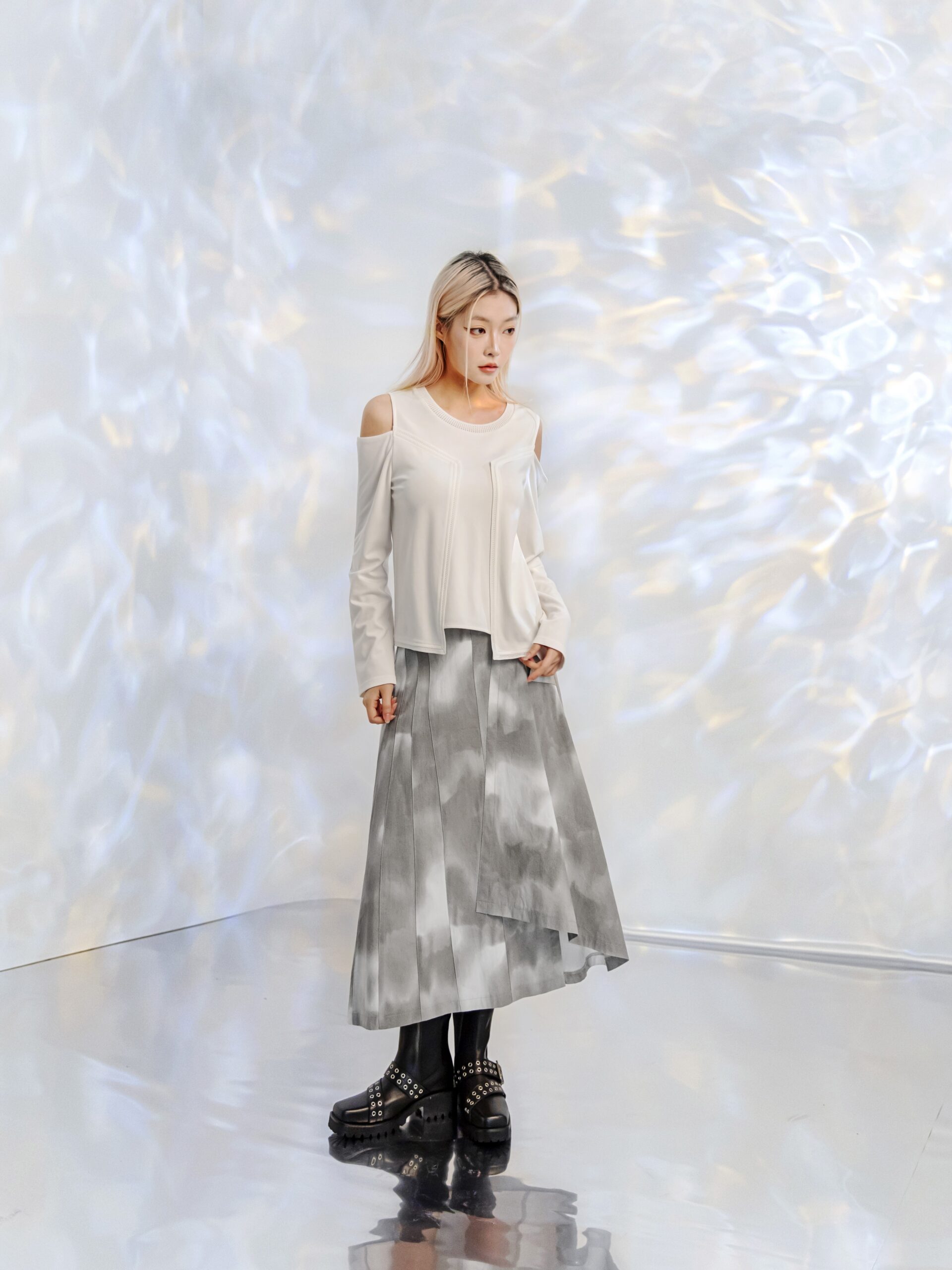 Cut-out shoulder top - Image 13